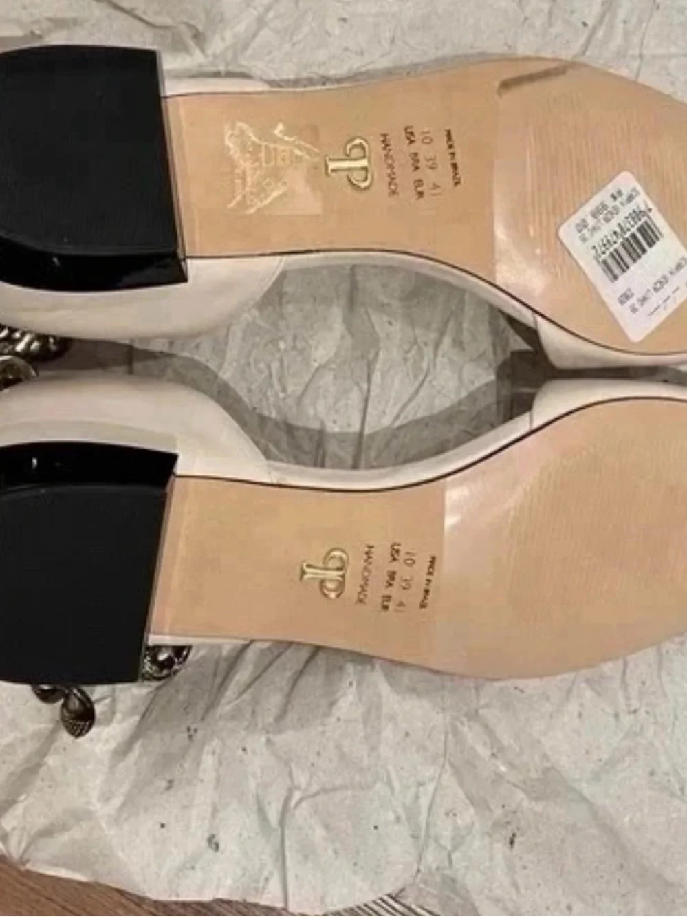 Paula Torres chic cream